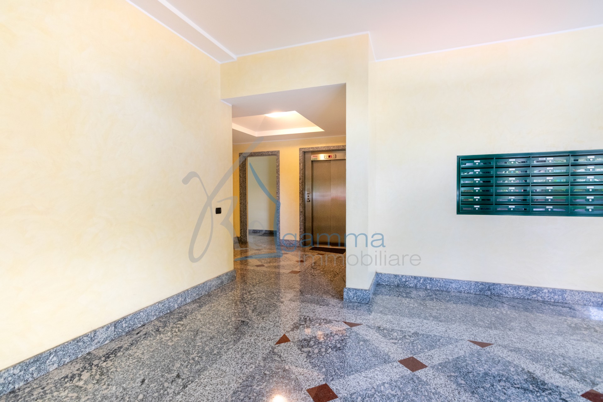 ingresso_condominiale_bilocale_locazione_via_avezzana_regamma_immobiliare