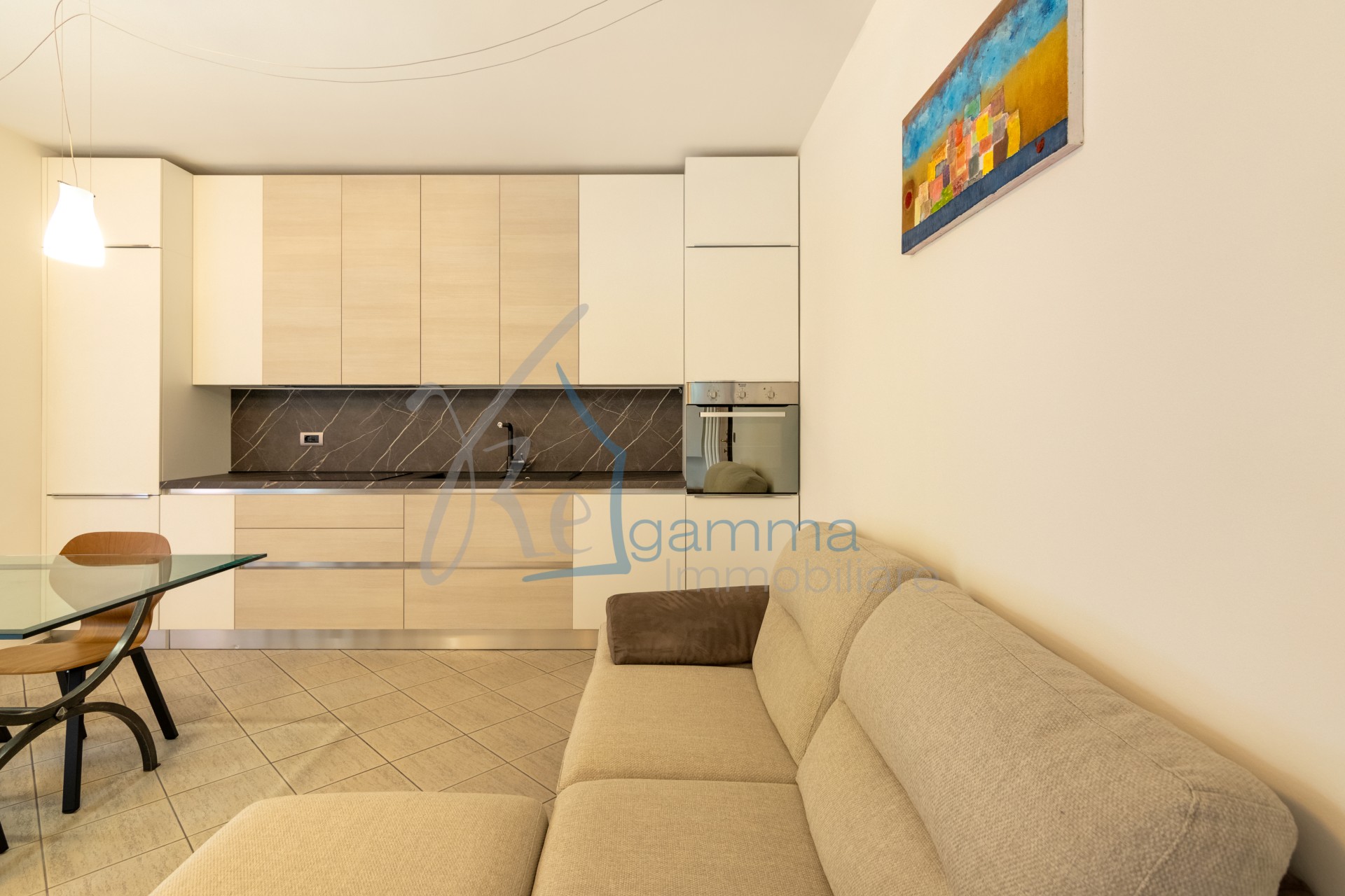 zona_giorno_bilocale_locazione_via_avezzana_regamma_immobiliare(3)
